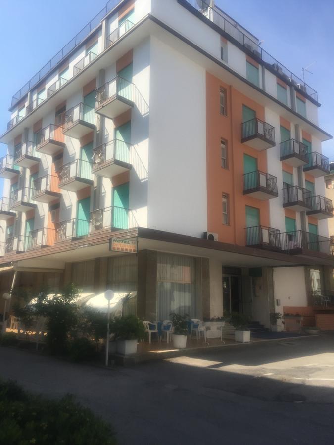 Hotel Britannia Lido di Jesolo Exterior foto
